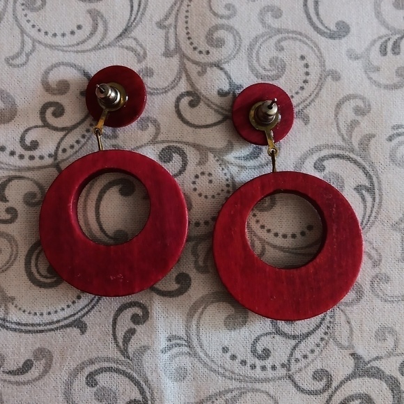 Vintage Red Dangle Circle Earrings - Picture 4 of 5